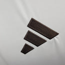 Camisa Real de Madrid I 25/26 - Torcedor Adidas Masculina - Branca com detalhes em cinza e amarelo