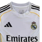 Camisa Real de Madrid I 25/26 - Torcedor Adidas Masculina - Branca com detalhes em cinza e amarelo