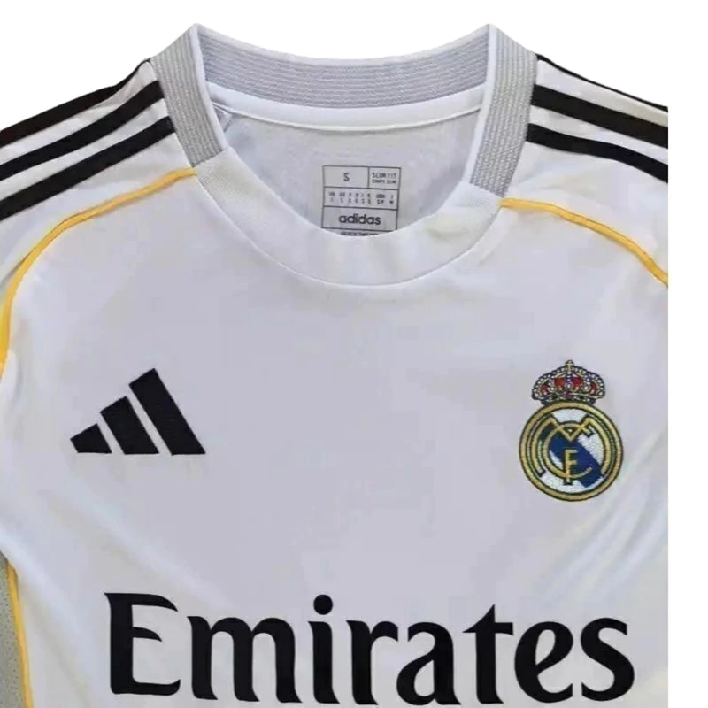 Camisa Real de Madrid I 25/26 - Torcedor Adidas Masculina - Branca com detalhes em cinza e amarelo